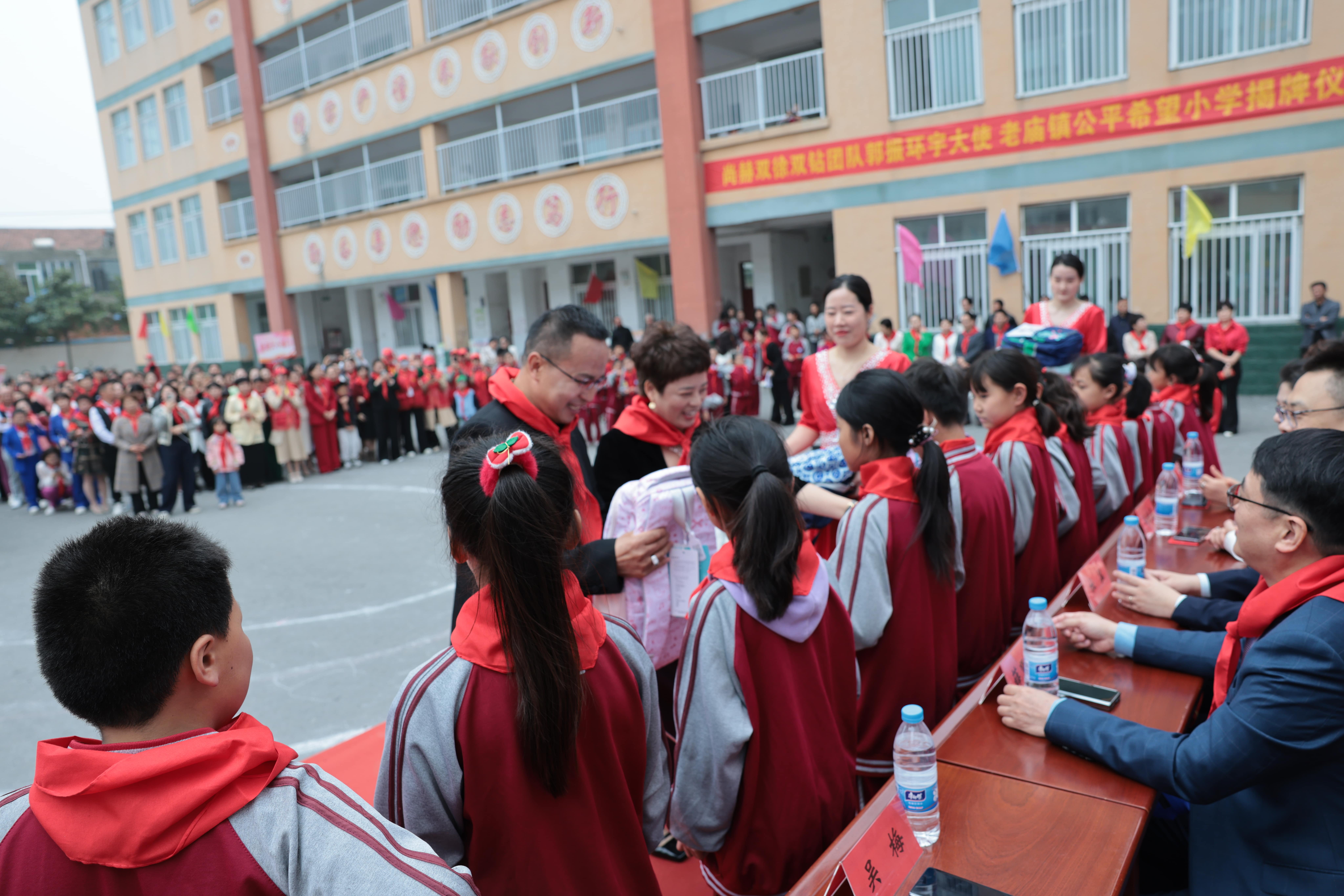 在爱意的“双向奔赴”中丨第249所九州官方网站平台（中国）官方网站公益学校揭牌