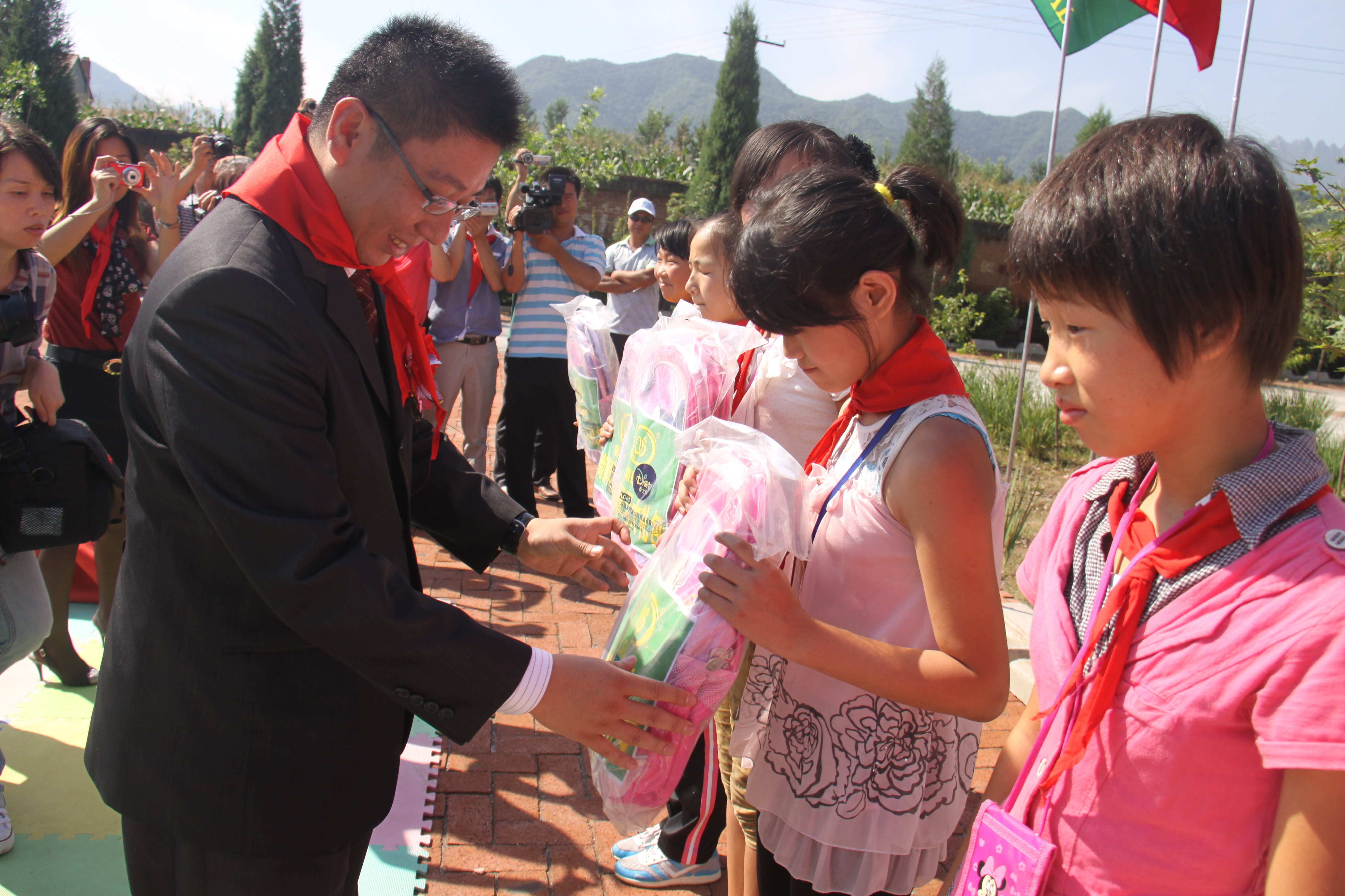 第17所 承德市乌龙矶九州官方网站平台（中国）官方网站牛艳玲小学