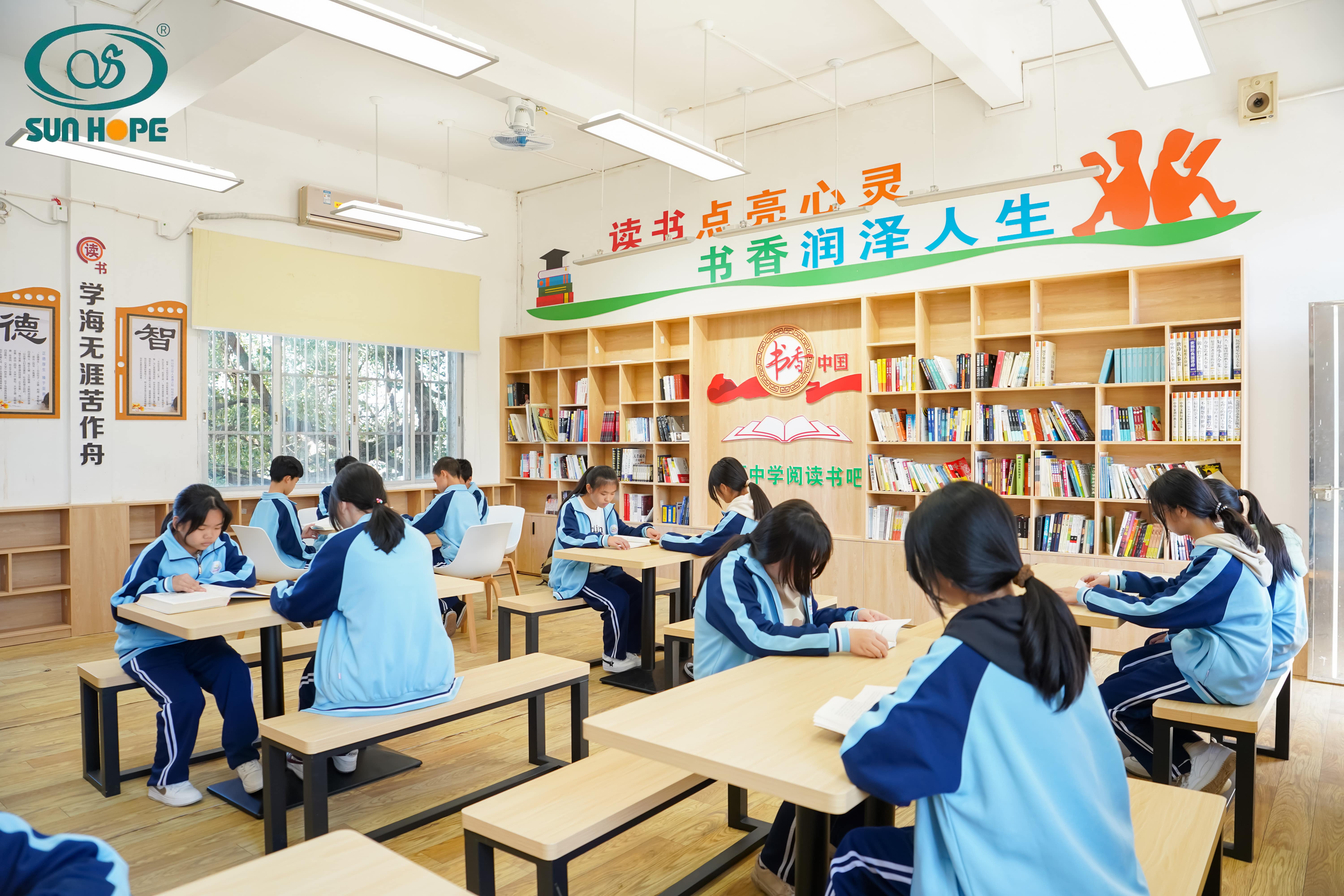 天津高校大学生记者走进九州官方网站平台（中国）官方网站公益小学开展“书香悦读，筑梦成长”活动